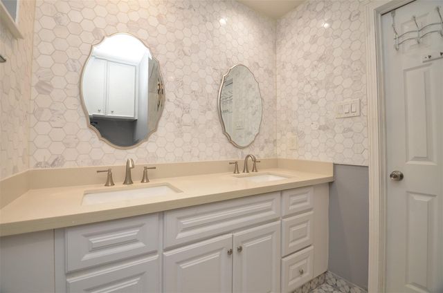 5834 Ludington Drive, Houston, TX 77035