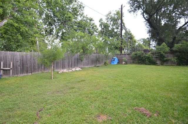 5834 Ludington Drive, Houston, TX 77035