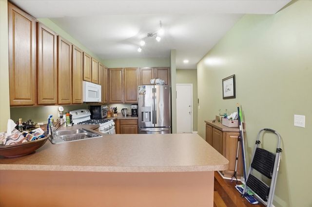 529 Shakespeare Drive, Grayslake, IL 60030