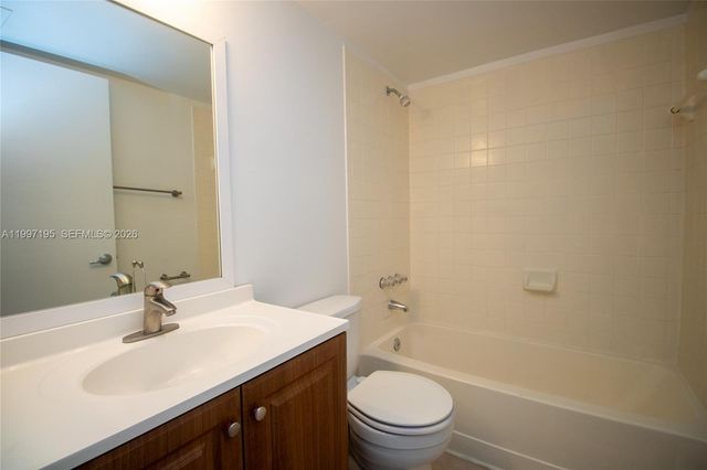 9491 S Palm Cir S 101, Pembroke Pines, FL 33025