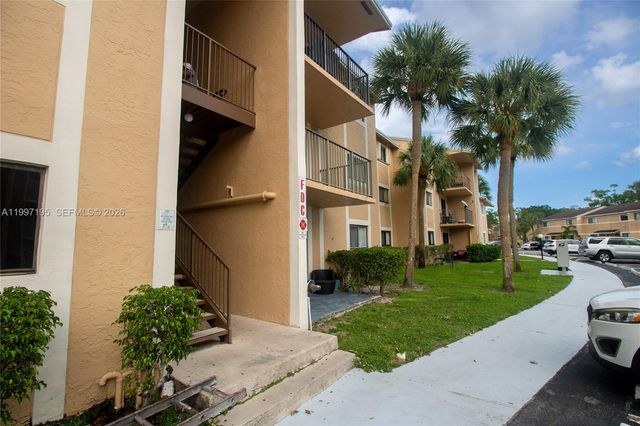 9491 S Palm Cir S 101, Pembroke Pines, FL 33025