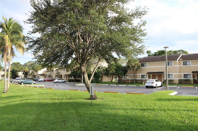 9491 S Palm Cir S 101, Pembroke Pines, FL 33025