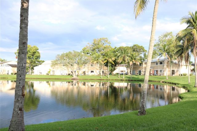 9491 S Palm Cir S 101, Pembroke Pines, FL 33025