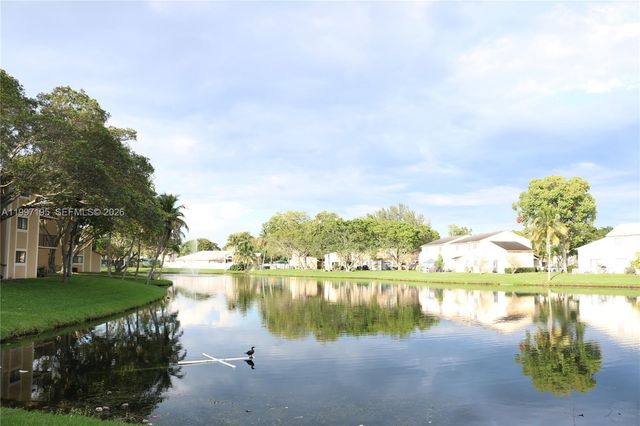 9491 S Palm Cir S 101, Pembroke Pines, FL 33025