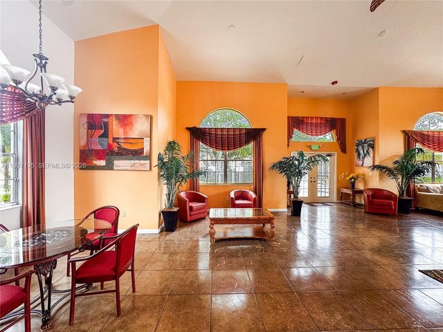 9491 S Palm Cir S 101, Pembroke Pines, FL 33025