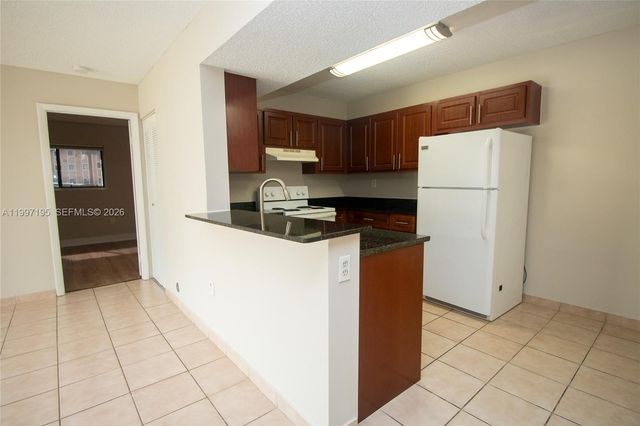 9491 S Palm Cir S 101, Pembroke Pines, FL 33025