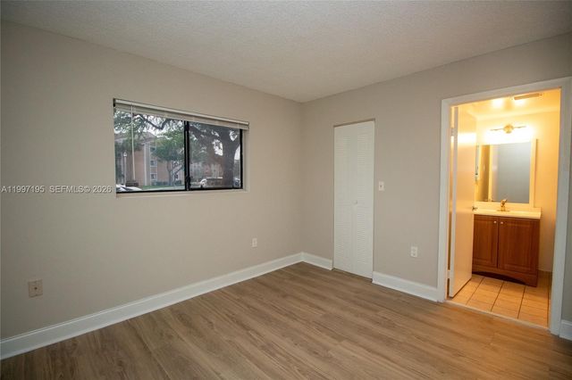 9491 S Palm Cir S 101, Pembroke Pines, FL 33025
