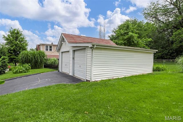 10122 Niblic Drive, St Louis, MO 63114