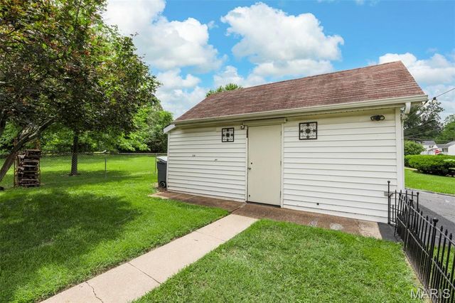 10122 Niblic Drive, St Louis, MO 63114