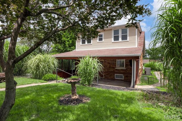 10122 Niblic Drive, St Louis, MO 63114