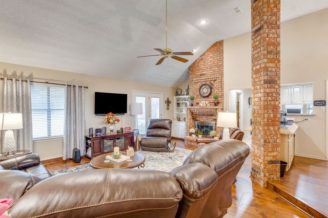 841 Sierra Vista Drive, Burleson, TX 76028