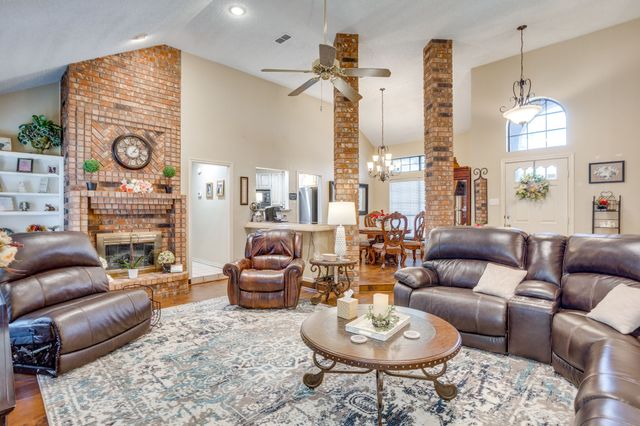 841 Sierra Vista Drive, Burleson, TX 76028