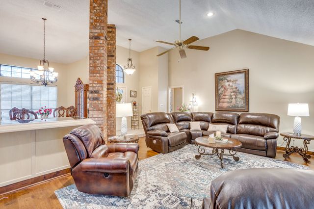 841 Sierra Vista Drive, Burleson, TX 76028