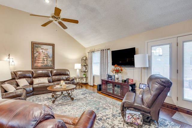 841 Sierra Vista Drive, Burleson, TX 76028