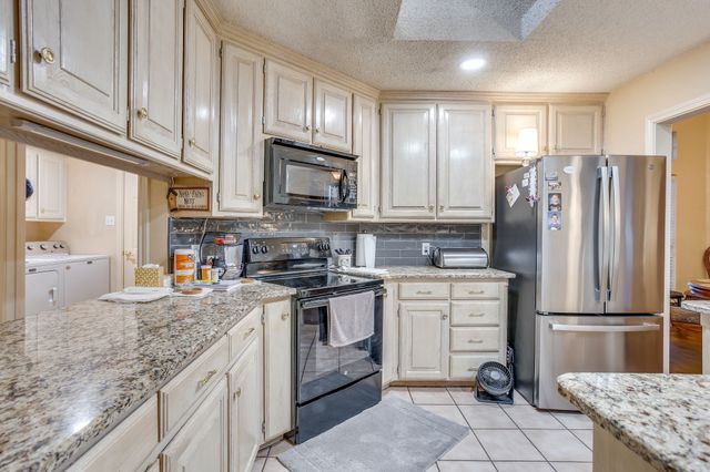 841 Sierra Vista Drive, Burleson, TX 76028