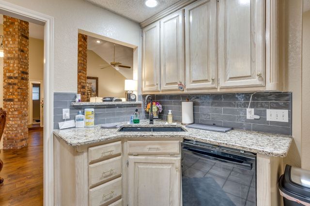 841 Sierra Vista Drive, Burleson, TX 76028