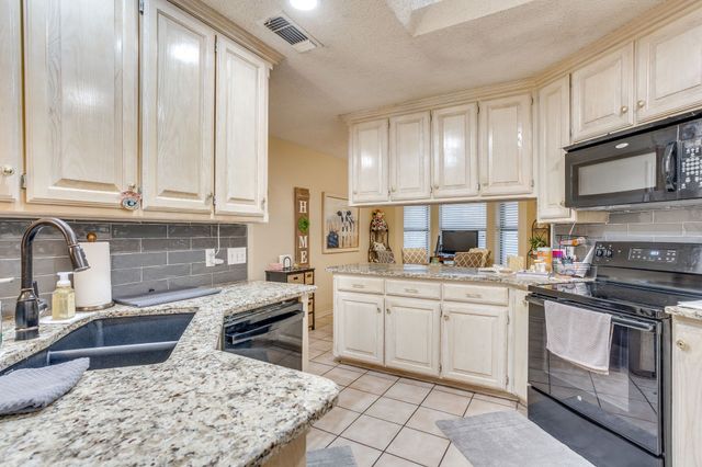 841 Sierra Vista Drive, Burleson, TX 76028