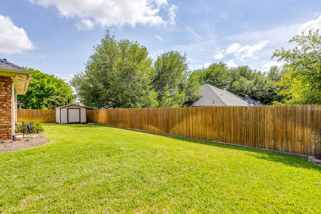 841 Sierra Vista Drive, Burleson, TX 76028