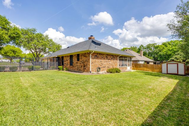 841 Sierra Vista Drive, Burleson, TX 76028