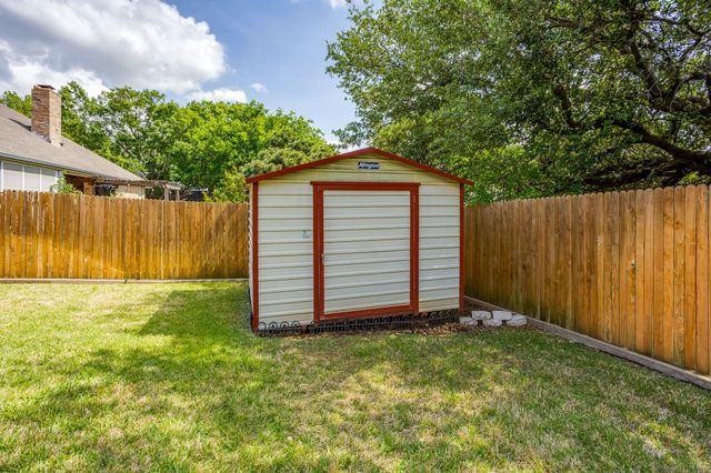 841 Sierra Vista Drive, Burleson, TX 76028
