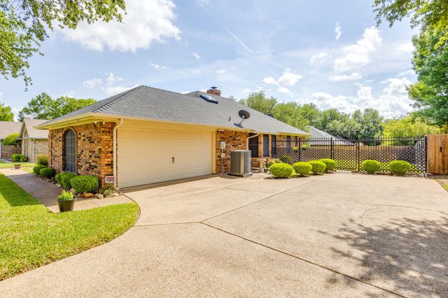 841 Sierra Vista Drive, Burleson, TX 76028