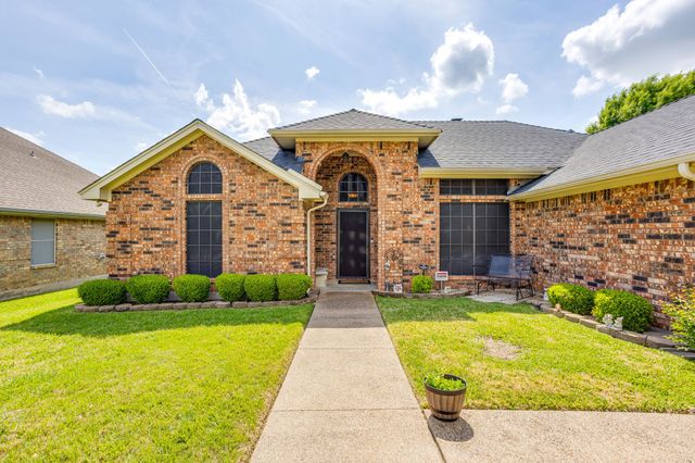 841 Sierra Vista Drive, Burleson, TX 76028