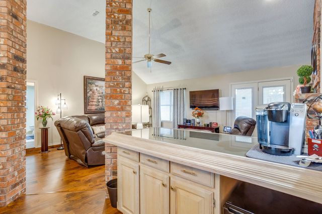 841 Sierra Vista Drive, Burleson, TX 76028