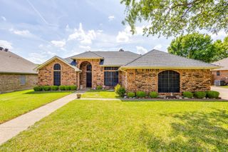 841 Sierra Vista Drive, Burleson, TX 76028