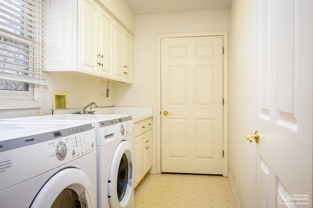 16W536 58th Street, Clarendon Hills, IL 60514