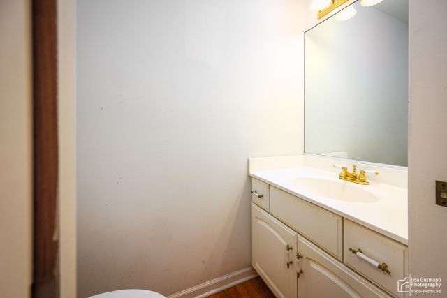 16W536 58th Street, Clarendon Hills, IL 60514