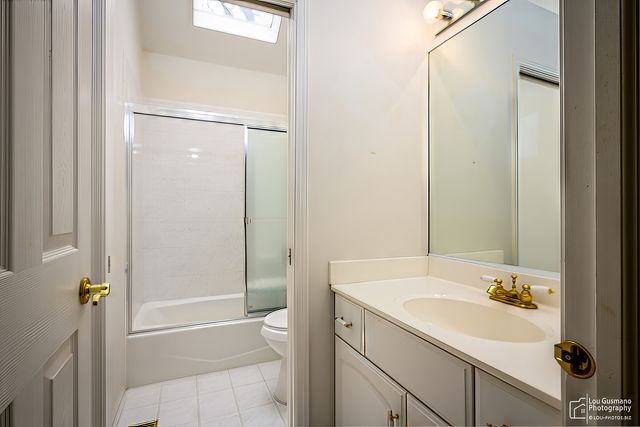 16W536 58th Street, Clarendon Hills, IL 60514