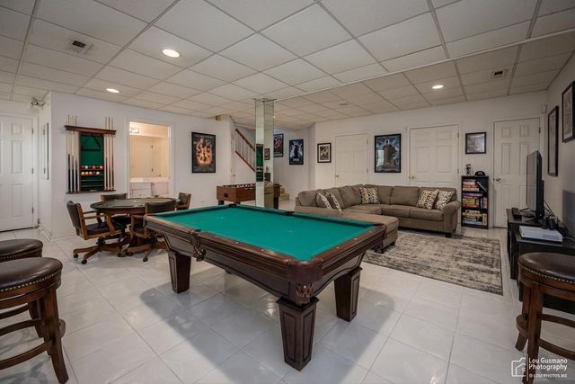 16W536 58th Street, Clarendon Hills, IL 60514