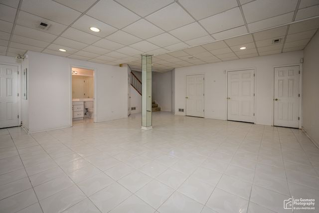 16W536 58th Street, Clarendon Hills, IL 60514