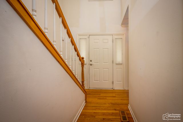 16W536 58th Street, Clarendon Hills, IL 60514