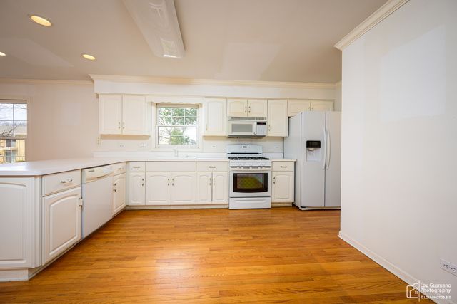 16W536 58th Street, Clarendon Hills, IL 60514