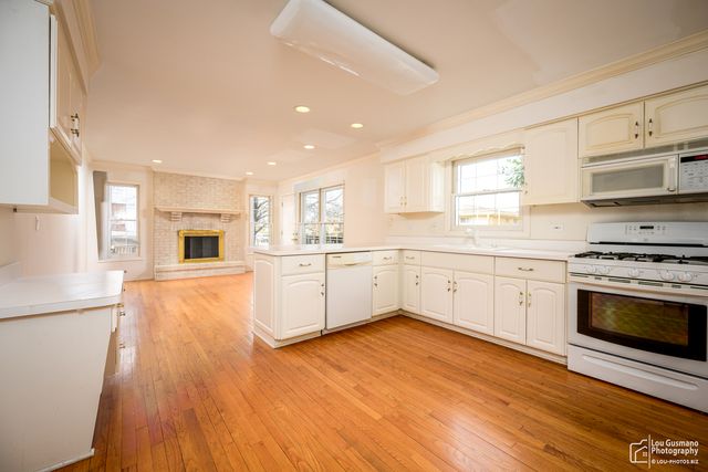 16W536 58th Street, Clarendon Hills, IL 60514