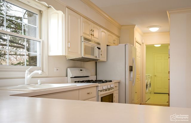 16W536 58th Street, Clarendon Hills, IL 60514