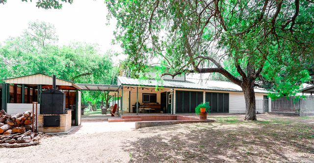 39 Oak, Brackettville, TX 78832