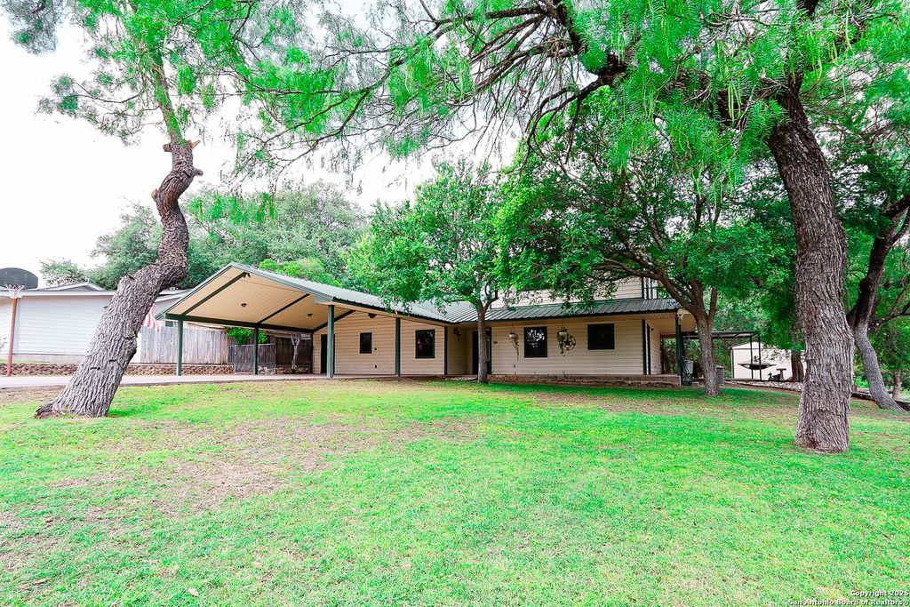 39 Oak, Brackettville, TX 78832