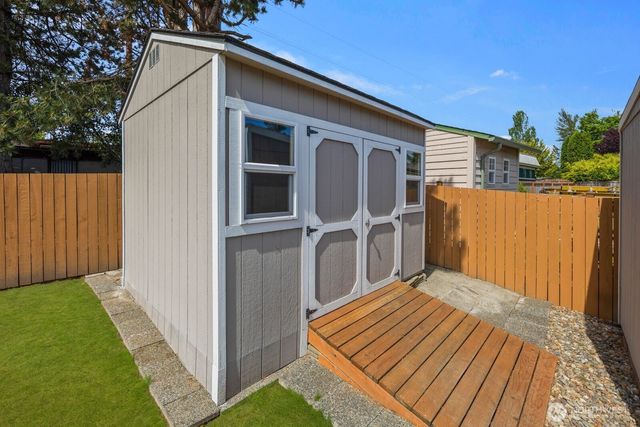 16715 116th Place SE, Renton, WA 98058
