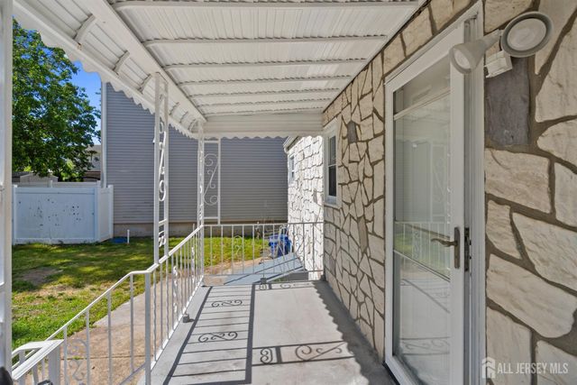 18 John Street, Carteret, NJ 07008