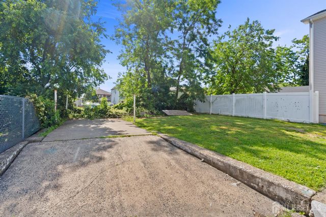 18 John Street, Carteret, NJ 07008