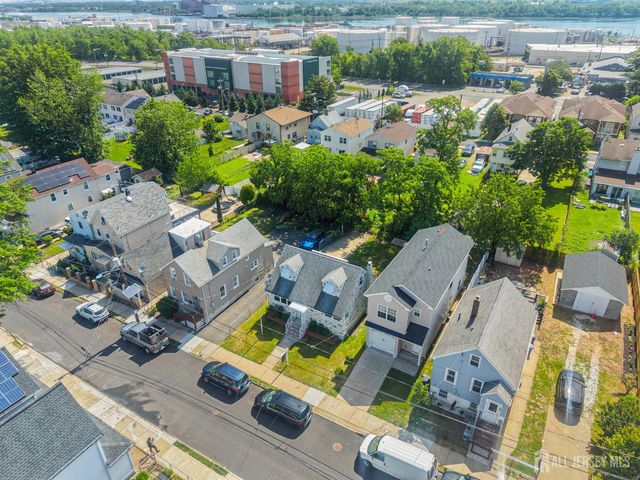 18 John Street, Carteret, NJ 07008