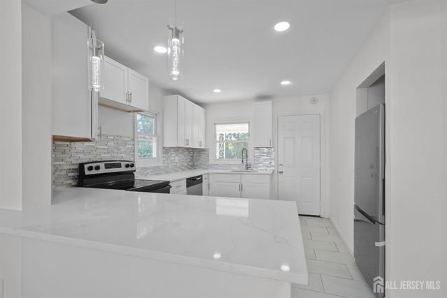 18 John Street, Carteret, NJ 07008
