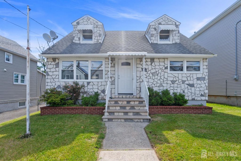 18 John Street, Carteret, NJ 07008