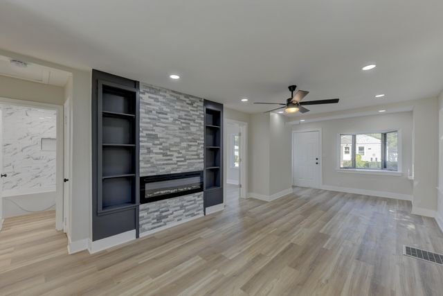 824 Elm Street, Valparaiso, IN 46383