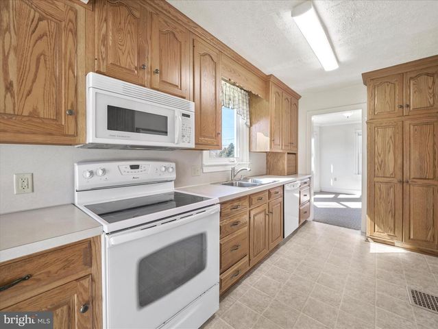 7508 ANTHONY HWY, Waynesboro, PA 17268