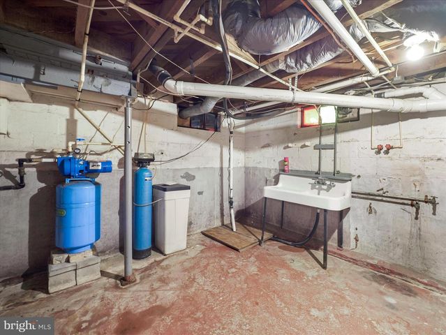 7508 ANTHONY HWY, Waynesboro, PA 17268