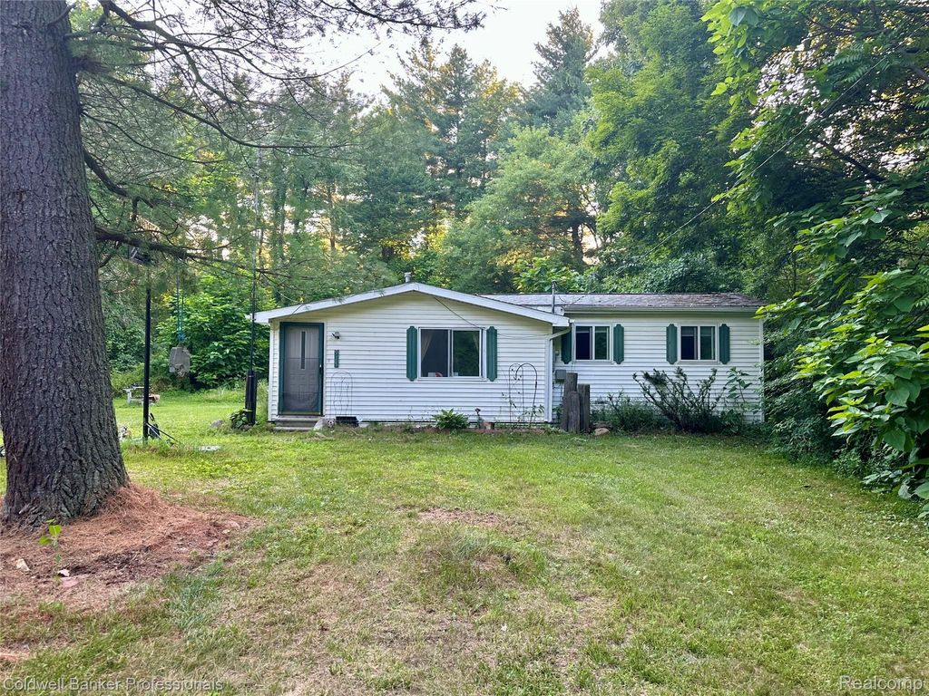 975 Boshaw Drive, Attica Township, MI 48412