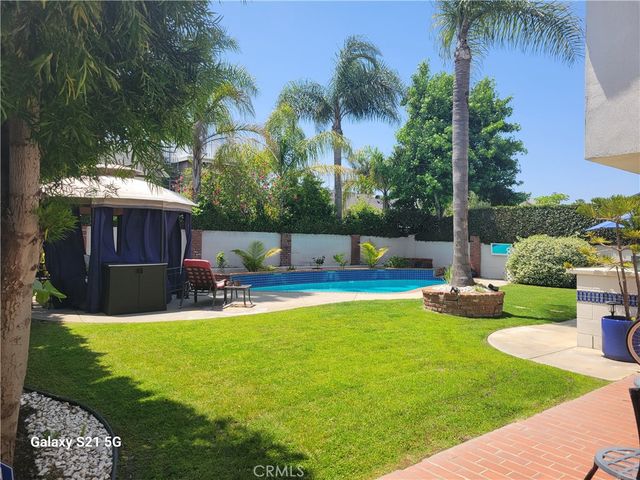 B Lochlea Lane, Huntington Beach, CA 92646